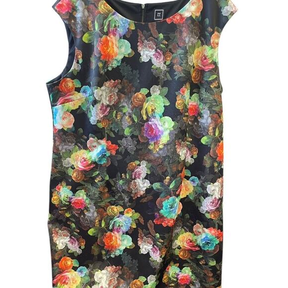 Black floral dress with a - Picture 1 of 3